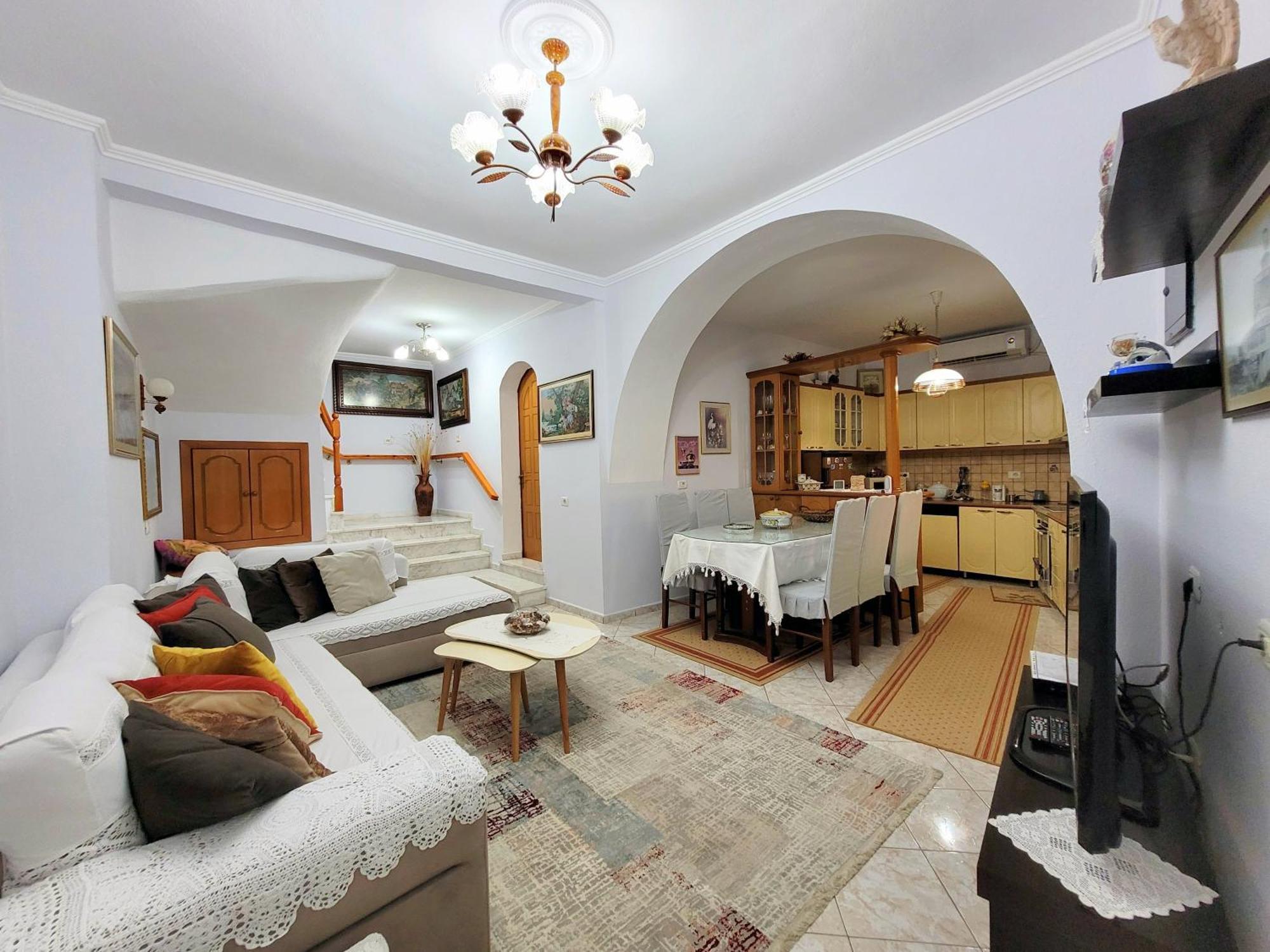 Marbi Guest House Gjirokastër Eksteriør bilde