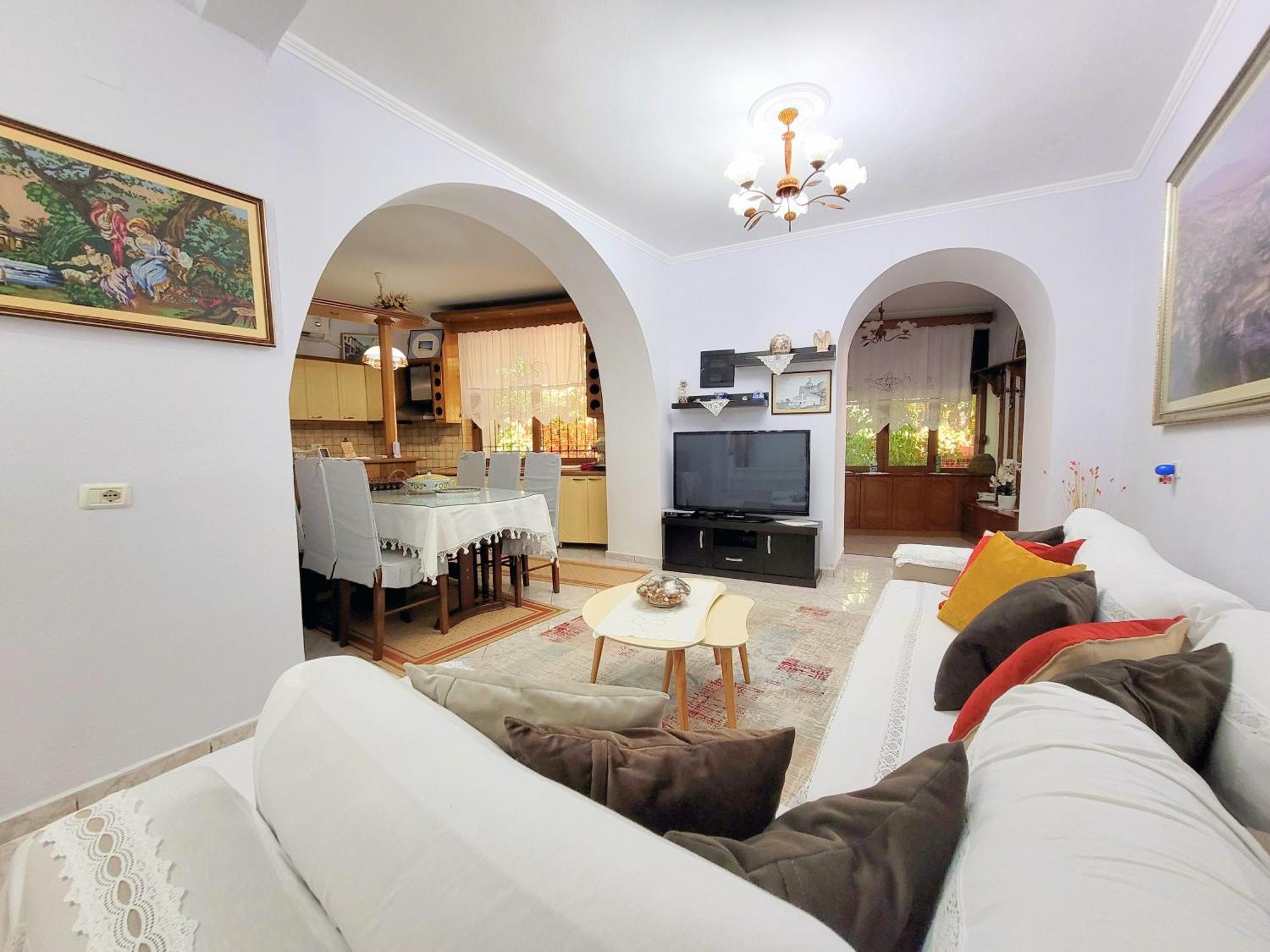 Marbi Guest House Gjirokastër Eksteriør bilde